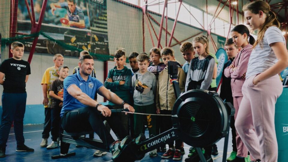 Copiii din Țara Dornelor s-au întâlnit cu mari campioni ai României