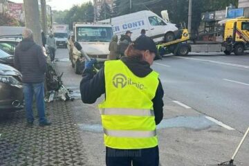 Șapte mașini au fost lovite de o autoutilitară scăpată de sub control