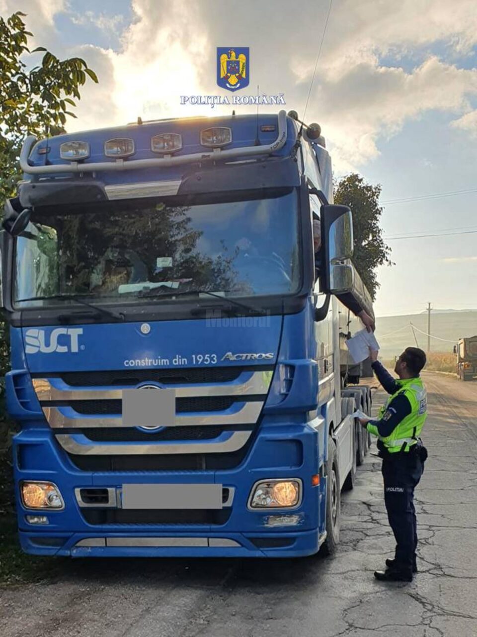 Polițiștii rutieri au declanșat de patru zile o amplă acțiune de control printre transportatori Polițiștii rutieri au declanșat de patru zile o amplă acțiune de control printre transportatori