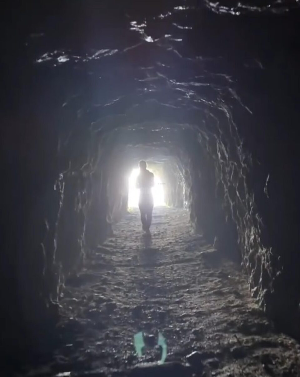 „Mina Rarău”, tunelul săpat de austrieci în urmă cu peste 100 de ani, ascuns în inima muntelui