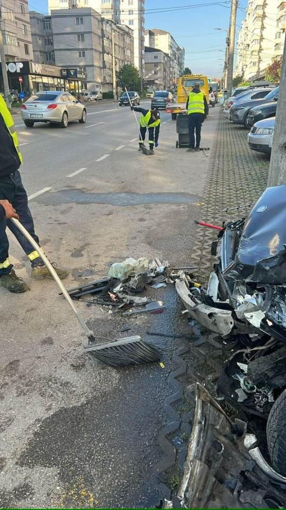 Șapte mașini au fost lovite de o autoutilitară scăpată de sub control