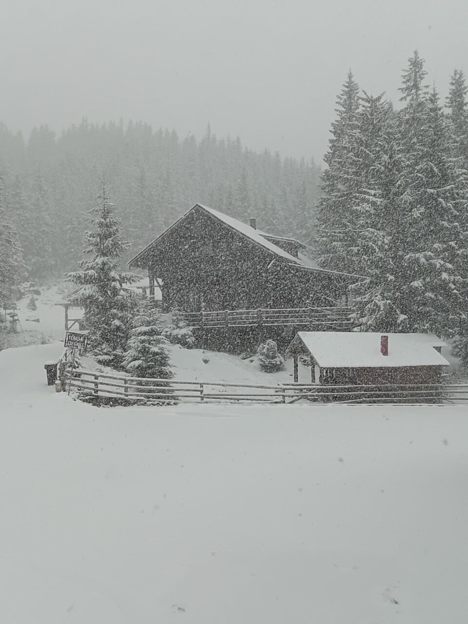 Iarna s-a reîntors în zonele montane din județul Suceava