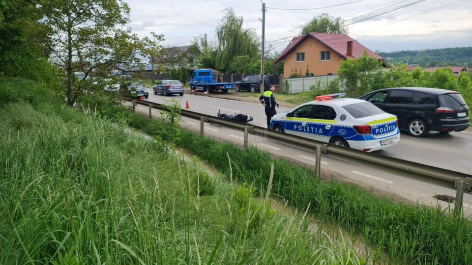 Accidentul a avut loc vineri după-amiază, la intrarea în municipiul Suceava, dinspre Plopeni