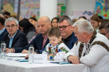 Vicepreședinții Consiliului Județean, prezenți la liceul din Cajvana, la un simpozion care a promovat valorile familiei ca bază esențială pentru educație