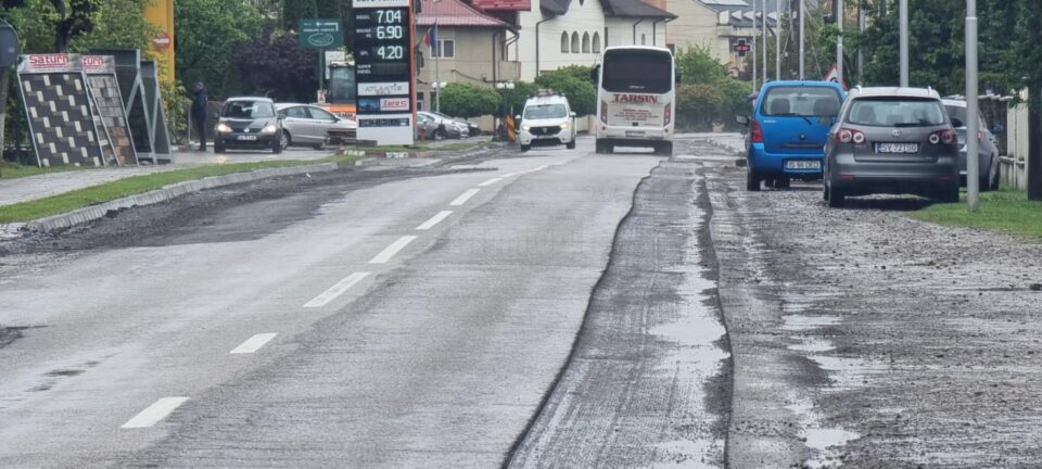 Se circulă în condiții groaznice pe DN 2H Gălănești – Vicovu de Jos