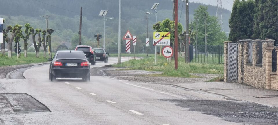 Se circulă în condiții groaznice pe DN 2H Gălănești – Vicovu de Jos