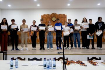 Prima ediție a Concursul „Punct și virgulă”, de limba română și matematică, la Râșca
