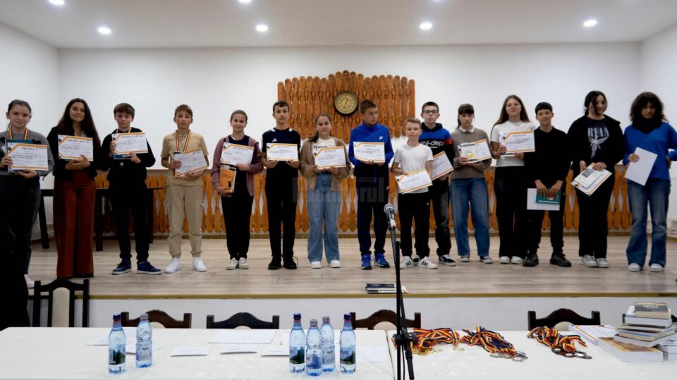Prima ediție a Concursul „Punct și virgulă”, de limba română și matematică, la Râșca