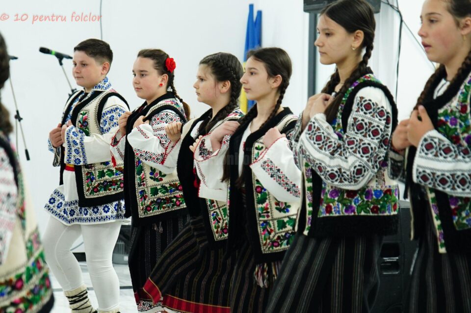 Cinci spectacole, cu artiști îndrăgiți, în Suceava, Broșteni, Ciocănești, Ipotești și Gălănești, în cadrul proiectului „10 pentru folclor”