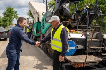 Gheorghe Șoldan anunță începerea modernizării drumului dintre Verești și Udești, pe care nu s-a mai turnat asfalt de 10 ani