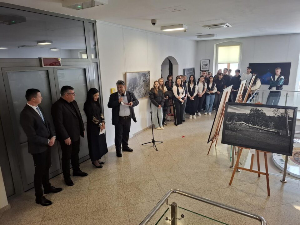 75 de lucrări realizate de 10 fotografi din România și 10 fotografi din China, expuse la Muzeul de Istorie