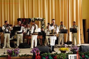 Cinci spectacole, cu artiști îndrăgiți, în Suceava, Broșteni, Ciocănești, Ipotești și Gălănești, în cadrul proiectului „10 pentru folclor”