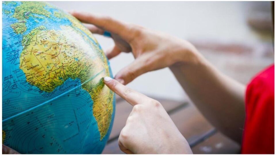 Trei elevi s-au calificat la Concursul Național de Comunicări Științifice la geografie, de la București Trei elevi s-au calificat la Concursul Național de Comunicări Științifice la geografie, de la București