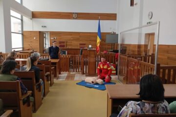 Incendiu la Judecătoria Fălticeni, cu persoane evacuate și acordare de prim ajutor