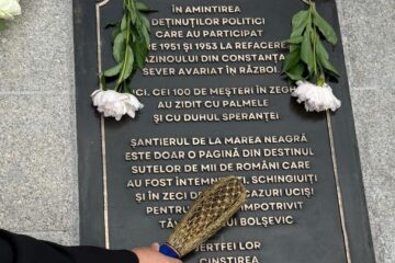 În apropierea Cazninoului din Constanța a fost dezvelită o placă memorială dedicată deținuților politici români anticomuniști care au participat la reconstruirea acestui edificiu