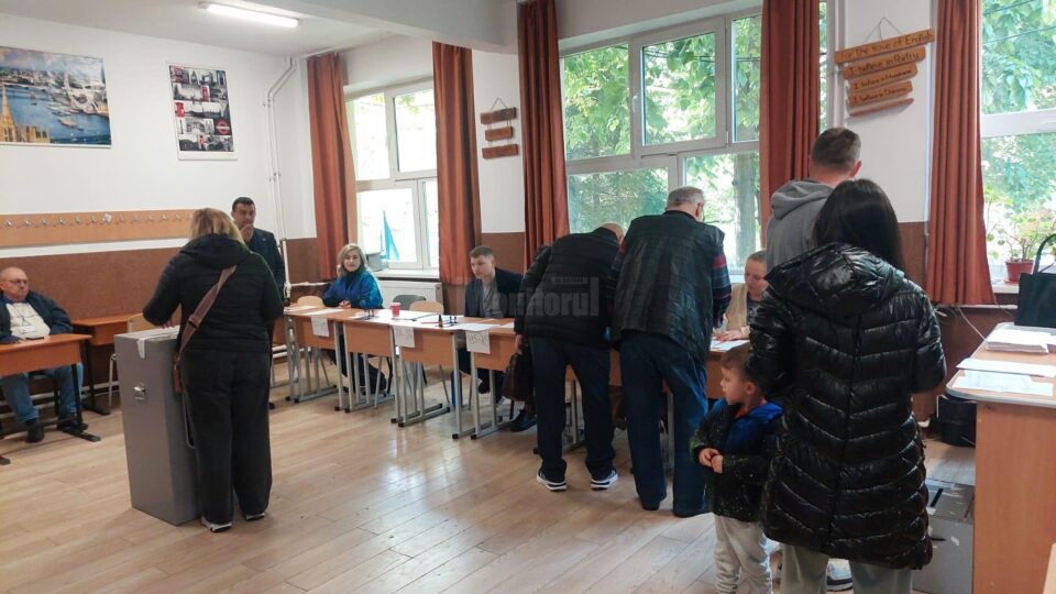 Două exit-polluri îl dau pe Nicușor Dan câștigătorul prezidențialelor, iar un altul îl dă umăr la umăr cu George Simion Două exit-polluri îl dau pe Nicușor Dan câștigătorul prezidențialelor, iar un altul îl dă umăr la umăr cu George Simion