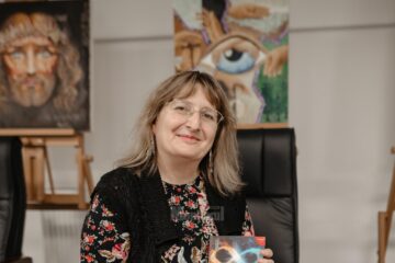 Poeta Marinela T. Dinulescu a câștigat Premiul Opera Prima