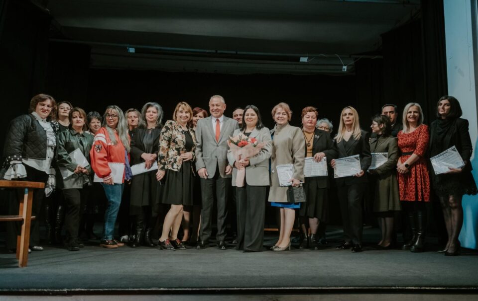 „Școala de valori” Fălticeni: Un model de educație pentru performanță și implicare comunitară „Școala de valori” Fălticeni: Un model de educație pentru performanță și implicare comunitară