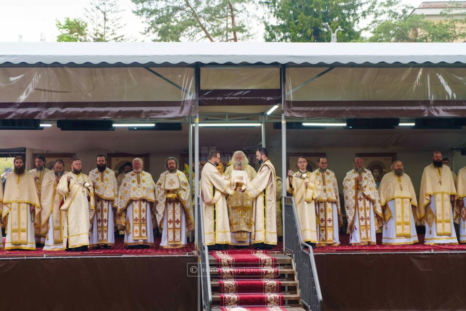 Despre izvorul nesecat al iubirii lui Hristos, la Catedrala Arhiepiscopală din Suceava în Duminica a V-a după Învierea Domnului Despre izvorul nesecat al iubirii lui Hristos, la Catedrala Arhiepiscopală din Suceava în Duminica a V-a după Învierea Domnului