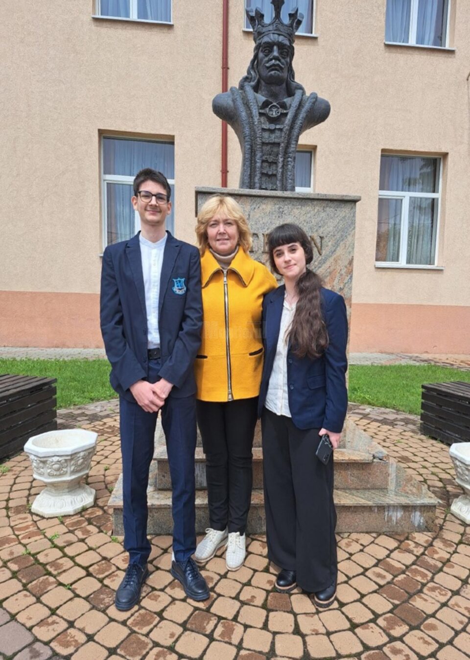 Doi elevi de la ”Mihai Eminescu” s-au calificat la Sesiunea de referate și comunicări, istorie Doi elevi de la ”Mihai Eminescu” s-au calificat la Sesiunea de referate și comunicări, istorie