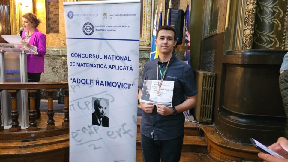 Andrei Tofan, elev în clasa a X-a B la Liceul Tehnologic „Iorgu Vârnav Liteanu” din Liteni, medaliat cu bronz Andrei Tofan, elev în clasa a X-a B la Liceul Tehnologic „Iorgu Vârnav Liteanu” din Liteni, medaliat cu bronz