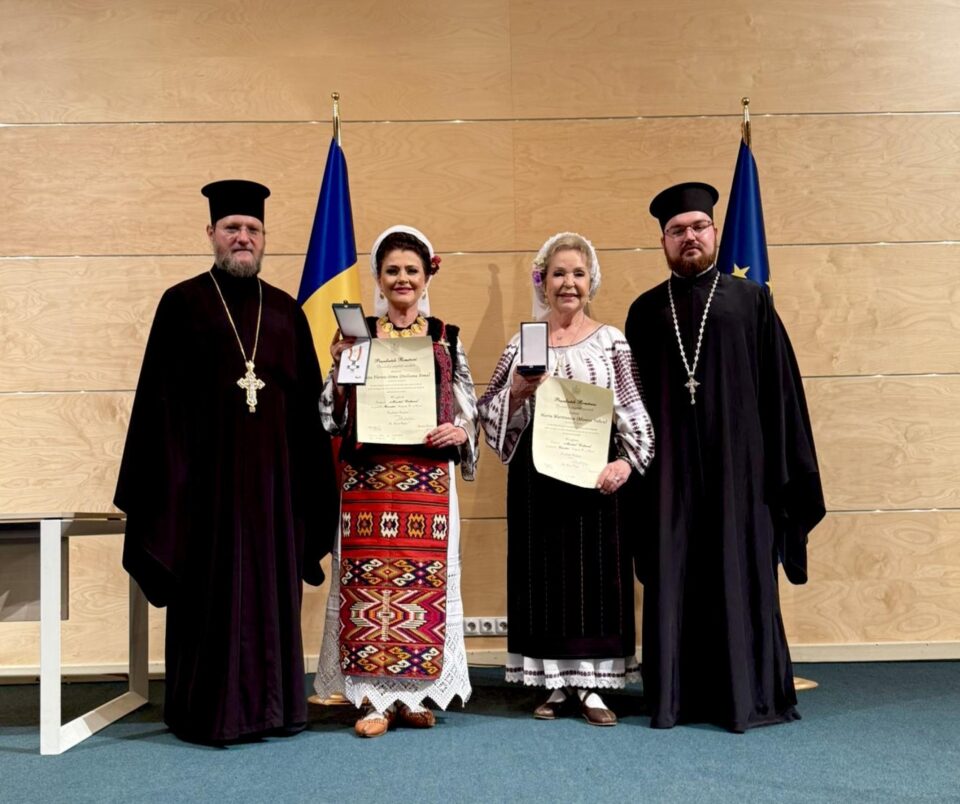 Două mari doamne ale cântecului popular românesc decorate cu Ordinul „Meritul Cultural” în grad de „Cavaler”, la propunerea Arhiepiscopiei Sucevei și Rădăuților Două mari doamne ale cântecului popular românesc decorate cu Ordinul „Meritul Cultural” în grad de „Cavaler”, la propunerea Arhiepiscopiei Sucevei și Rădăuților