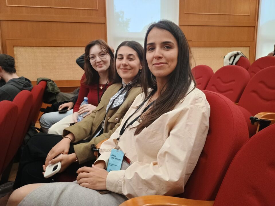 Studentele Facultății de Litere și Științe ale Comunicării premiate la colocviul de la Sibiu Studentele Facultății de Litere și Științe ale Comunicării premiate la colocviul de la Sibiu