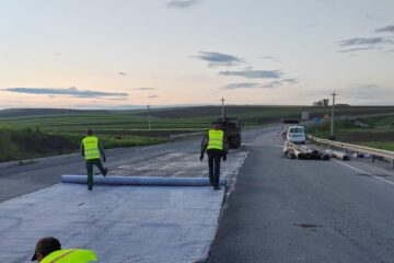 A început turnarea de covor asfaltic pe șoseaua de centură a Sucevei, sectorul Zidul Morții – Pătrăuți