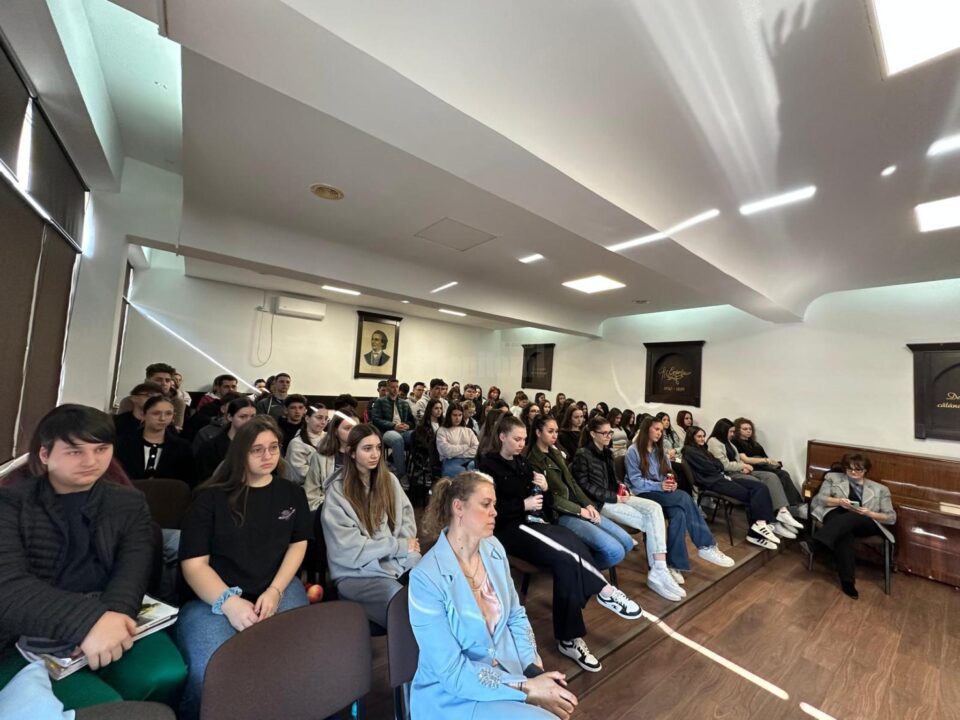 Activitate de informare, la Colegiul Mihai Eminescu