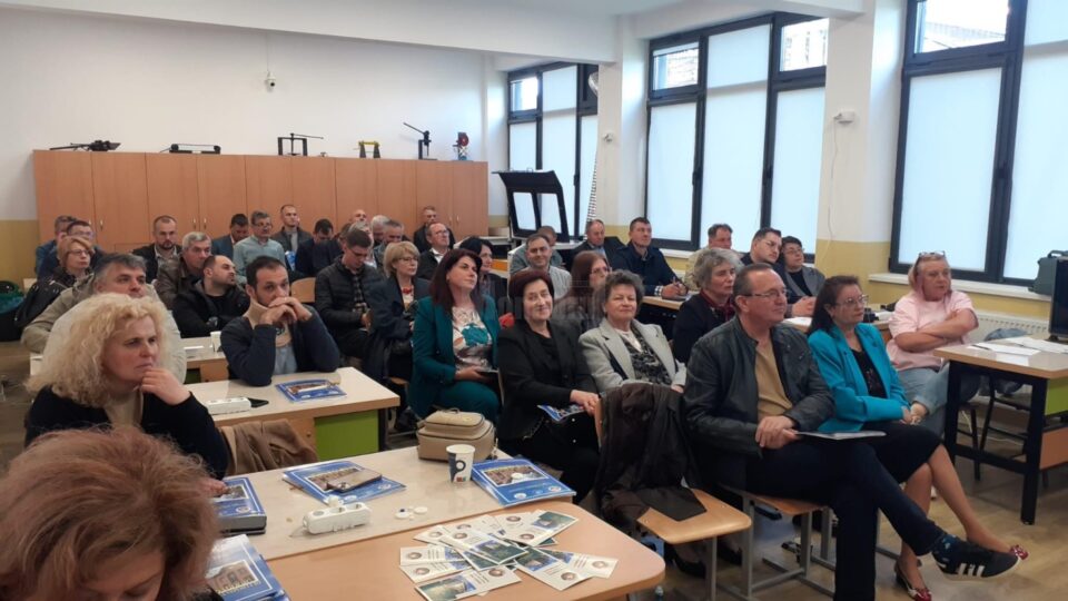 Liceul Tehnologic „Iorgu Vârnav Liteanu” Liteni – Gazda Cercului Pedagogic Mecanică și Transporturi Liceul Tehnologic „Iorgu Vârnav Liteanu” Liteni – Gazda Cercului Pedagogic Mecanică și Transporturi