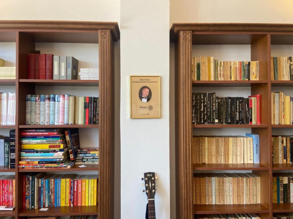 La biserica din satul Siliștea Nouă, orașul Dolhasca, a fost inaugurată Biblioteca Bogdan Galanton Moroșan