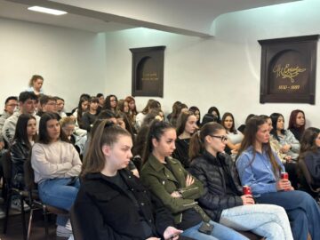 Activitate de informare, la Colegiul Mihai Eminescu