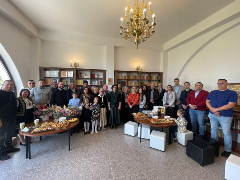 La biserica din satul Siliștea Nouă, orașul Dolhasca, a fost inaugurată Biblioteca Bogdan Galanton Moroșan