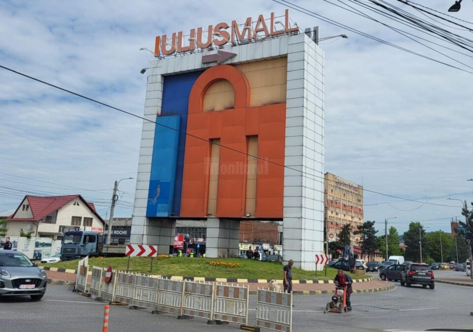 Traficul rutier, blocat pe Calea Unirii, după depistarea unei scurgeri majore de gaz în sensul giratoriu de la Bazar
