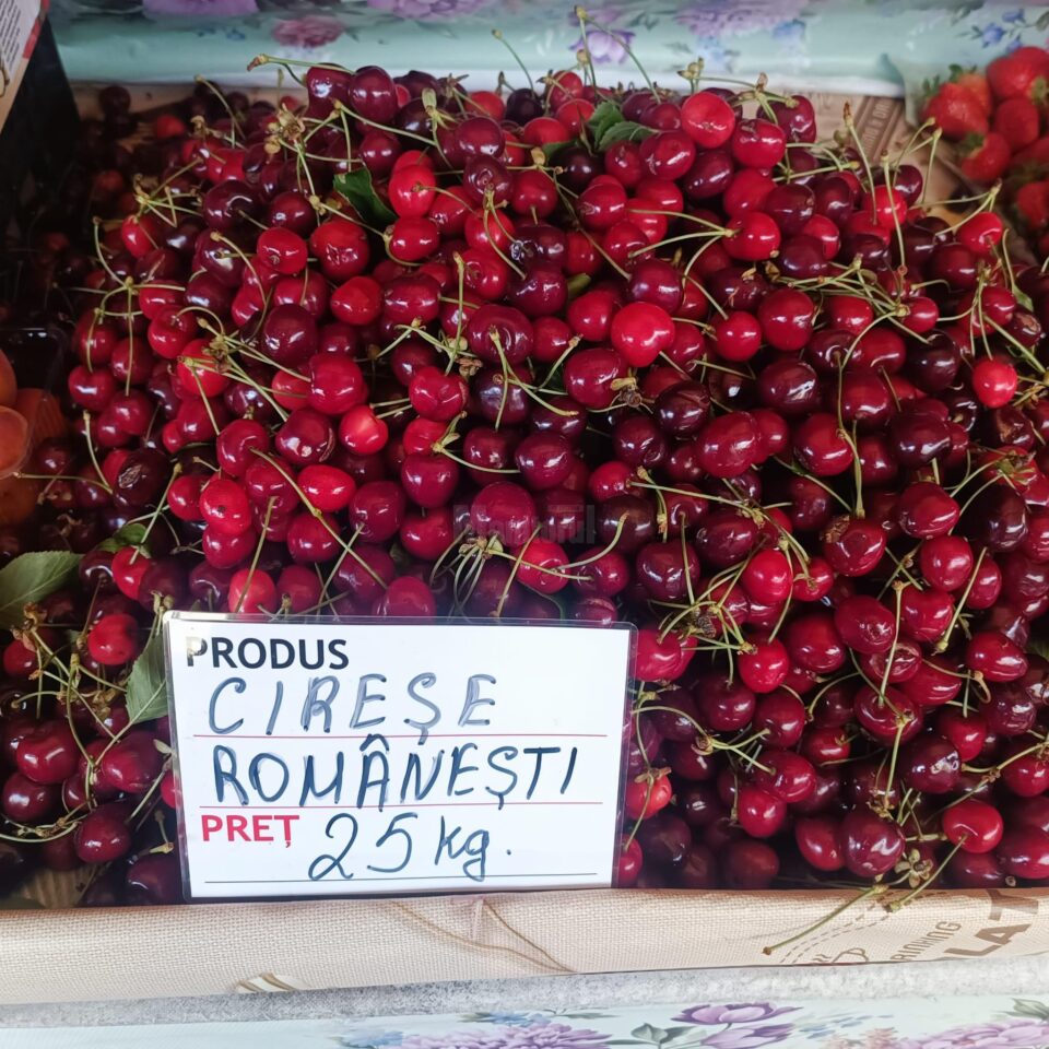 Au apărut pe piața suceveană cireșele românești
