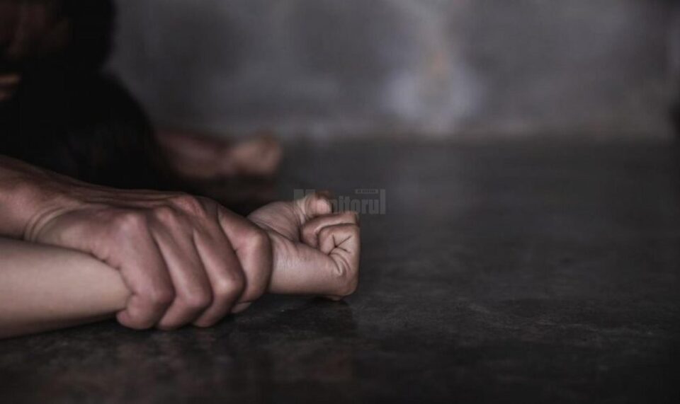 Tânăra agresată sexual a și fost sechestrată