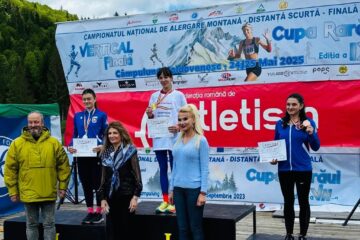 Campulungeanca Madalina Elena Sirbu pe cea mai inalta treapta a podiumului de premiere