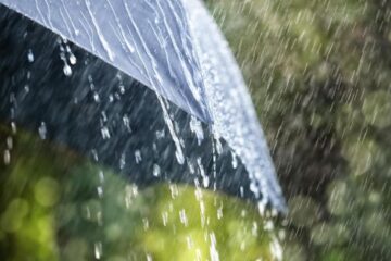 Cod galben de ploi abundente valabil până marți dimineața în jumătatea de est a județului Suceava