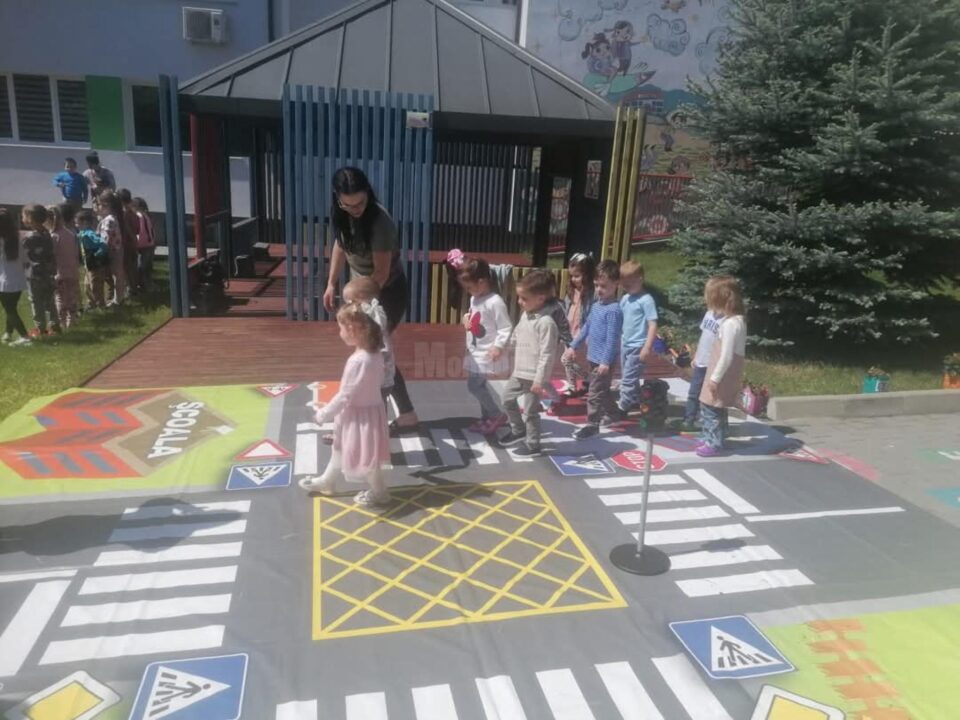 Peste 1.500 de elevi și profesori au aflat că ”tăcerea e tot violență”
