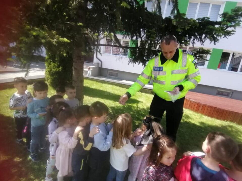 Peste 1.500 de elevi și profesori au aflat că ”tăcerea e tot violență”