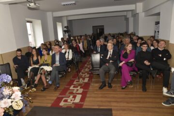 Profesorul Mihai Vitcu este sărbătorit cu respect și recunoștință de comunitatea din Fălticeni