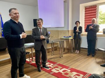 Mihai Vitcu, fiul său, Vlad, și prof. Virginel Iordache