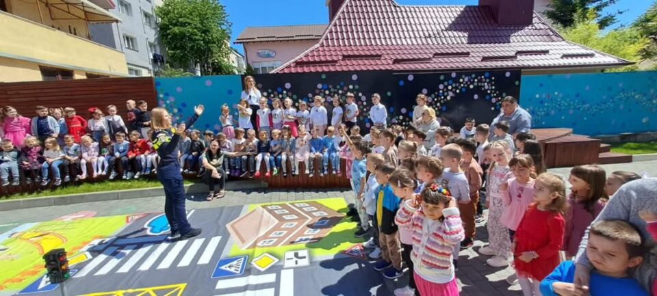 Peste 1.500 de elevi și profesori au aflat că ”tăcerea e tot violență”