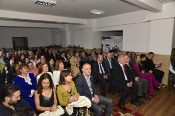 Profesorul Mihai Vitcu este sărbătorit cu respect și recunoștință de comunitatea din Fălticeni