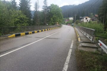 Actiuni de igienizare pe drumurile nationale și în zona podurilor pentru a preveni inundațiile