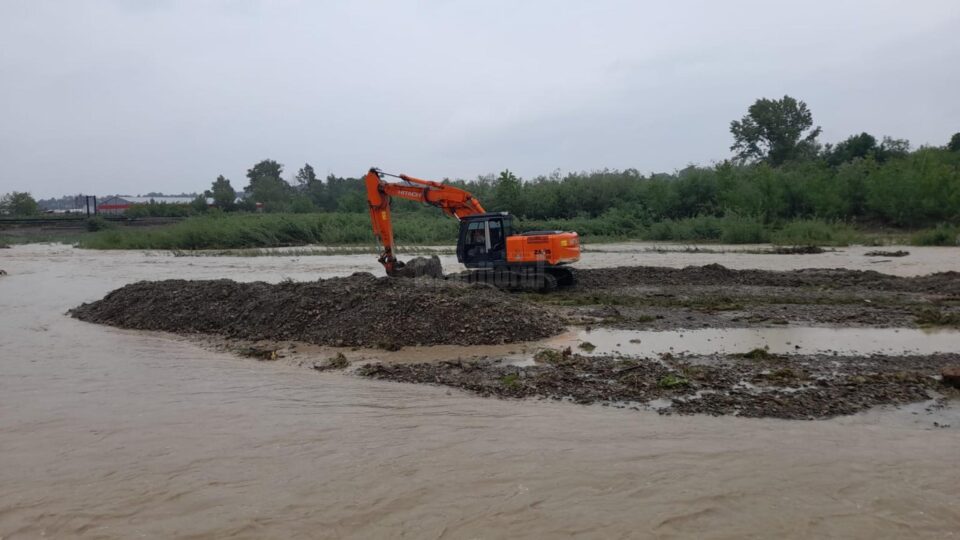 Intervenție pentru stoparea eroziunii pe pârâul Râșca, în comuna Bogdănești
