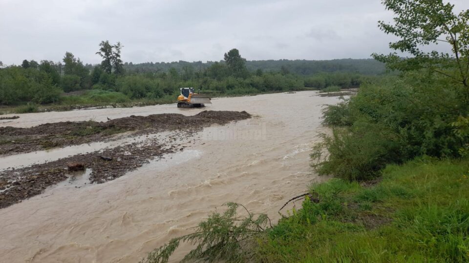 Intervenție pentru stoparea eroziunii pe pârâul Râșca, în comuna Bogdănești