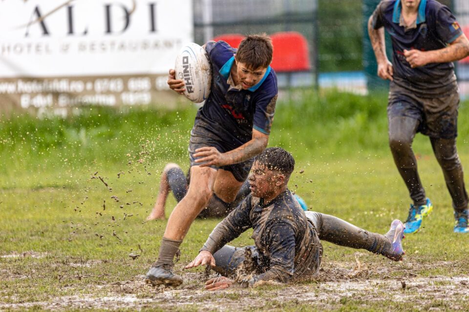 Copii de la zece cluburi din țară și din Republica Moldova au jucat rugby la Gura Humorului