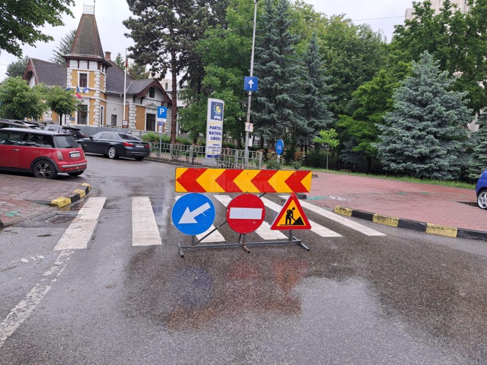 Circulație întreruptă temporar pe Aleea Trandafirilor