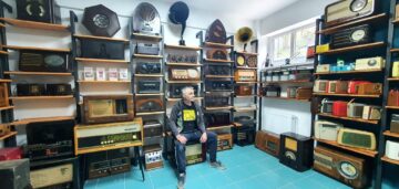 Un mare pasionat din Siret va deschide primul muzeu din România dedicat radioului